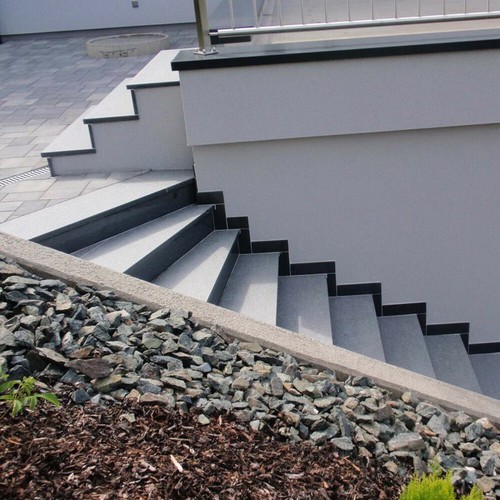 Tritt und setzstufe aussen - und,